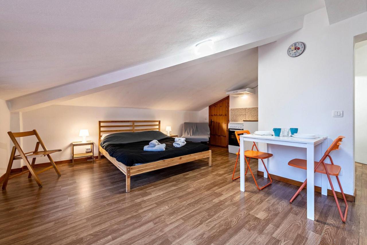 Civico 22 Apartment Peschiera del Garda Luaran gambar