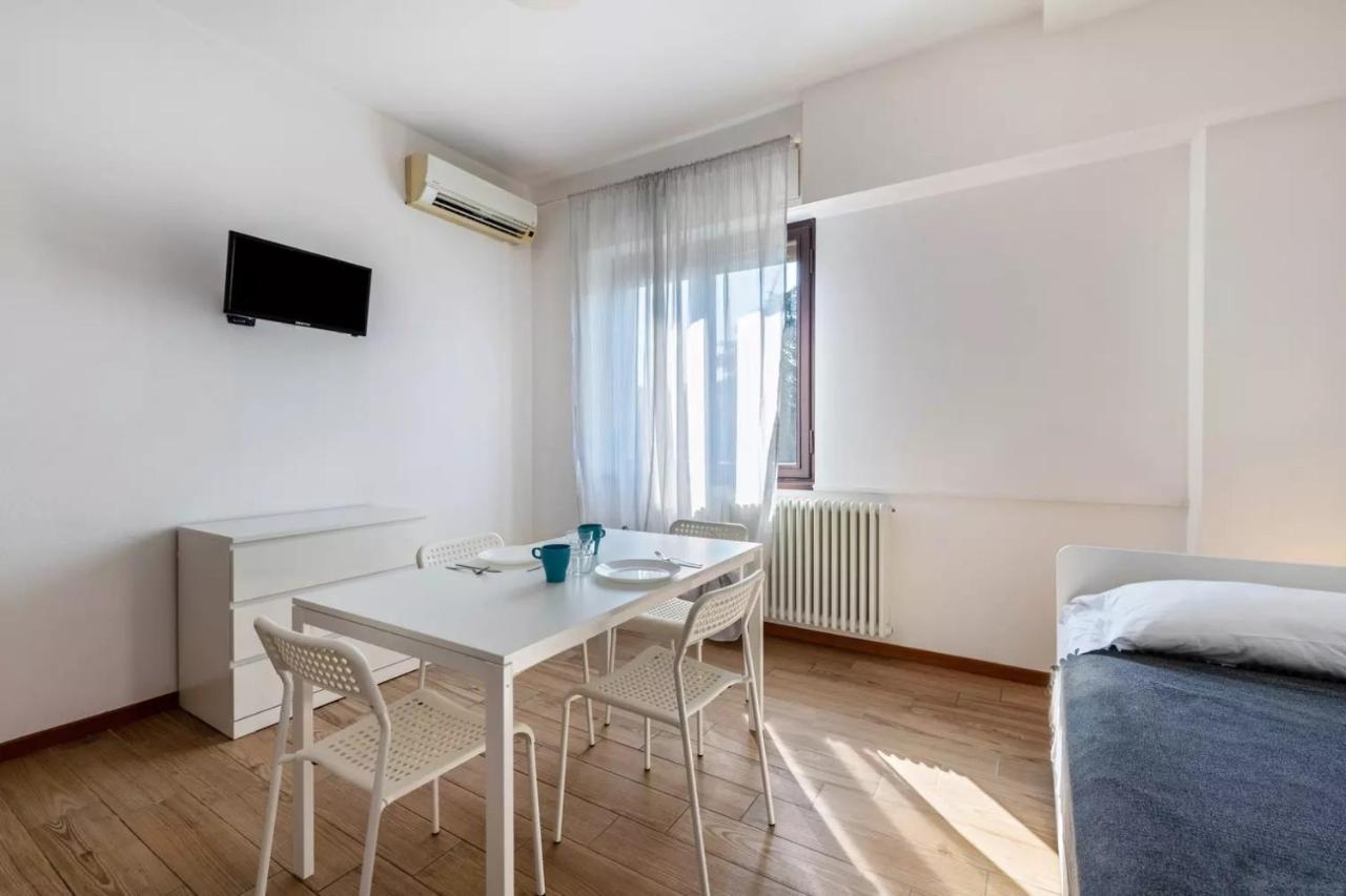 Civico 22 Apartment Peschiera del Garda Luaran gambar