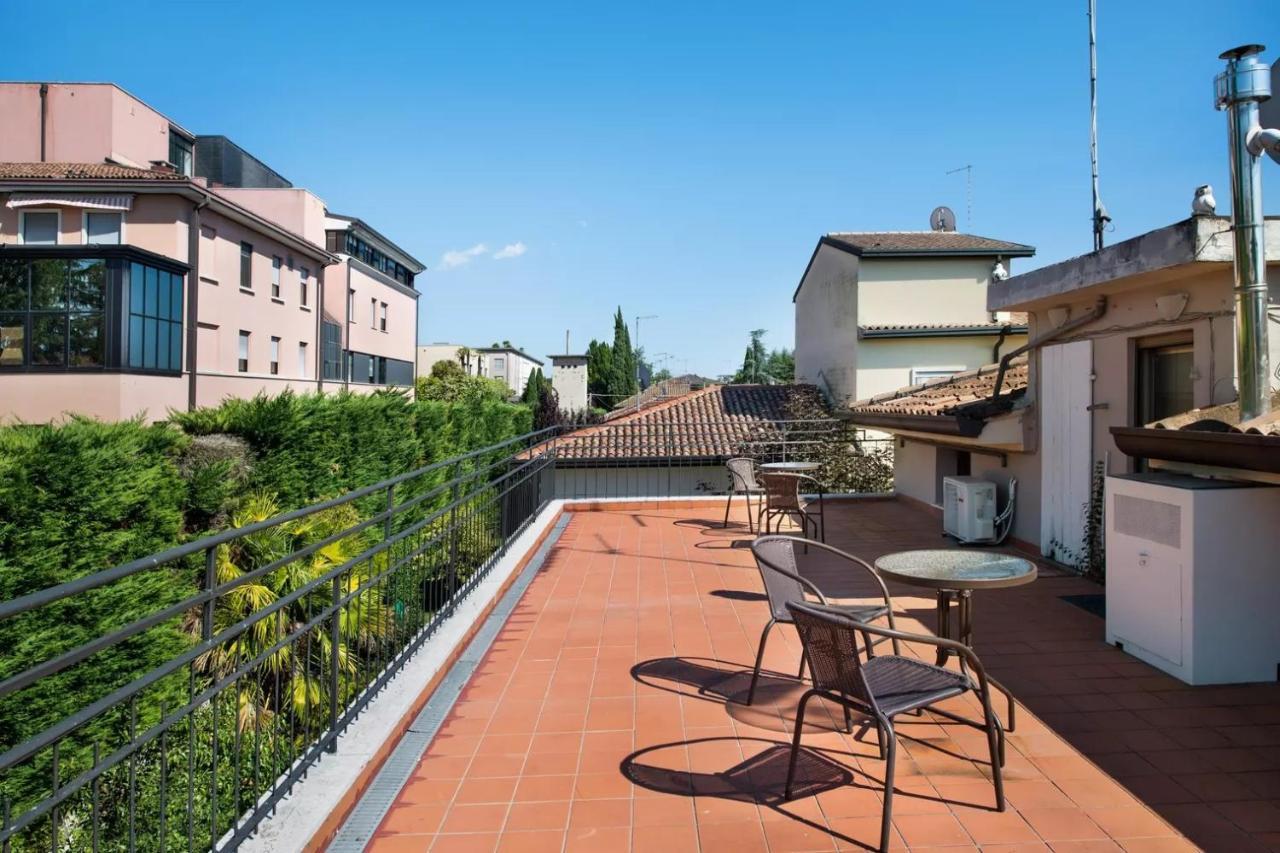 Civico 22 Apartment Peschiera del Garda Luaran gambar