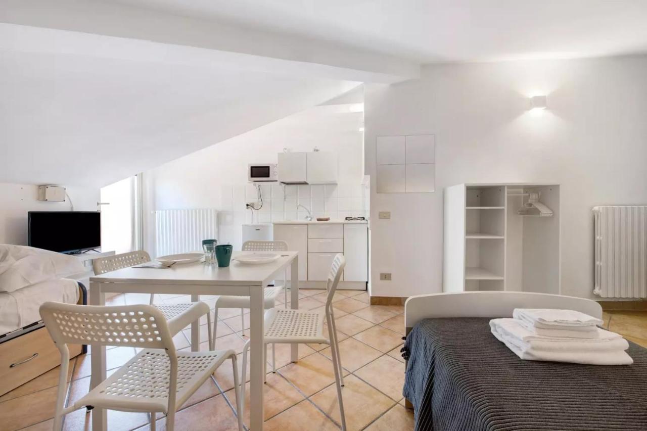 Civico 22 Apartment Peschiera del Garda Luaran gambar