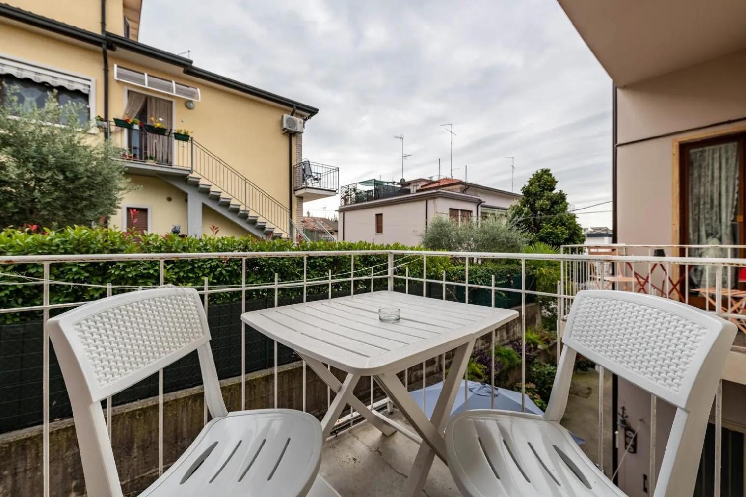Civico 22 Apartment Peschiera del Garda Luaran gambar